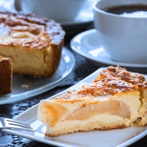 CEBONA Catering Birnenkuchen und Kaffee